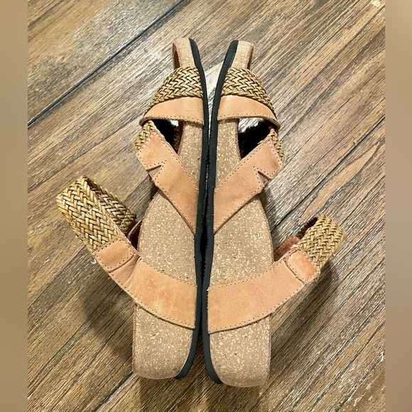 Taos Sandals Women’s Size 6-6.5 Trulie Camel Slingback Strappy Leather Braided - Picture 10 of 11